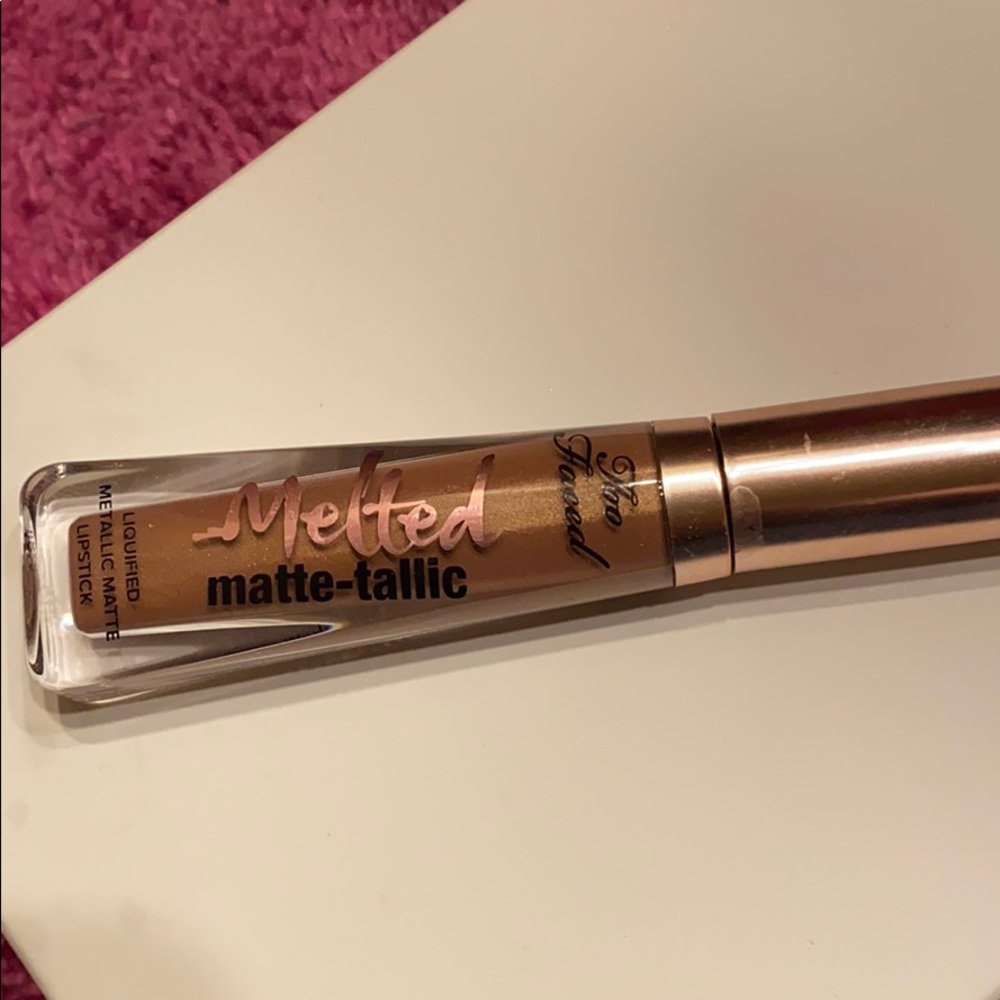 Too faced melted matte-tallic lipstick